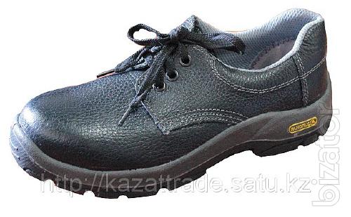 Work shoes and safety shoes, overalls from the manufacturer 