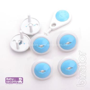 plugs into outlet