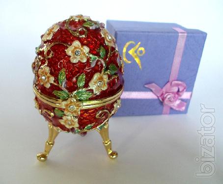 The box is in the form of metal balls 