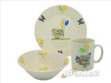 A set of children's tableware. Inexpensively. 