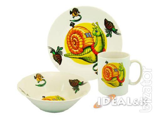 A set of children's tableware. Inexpensively. 