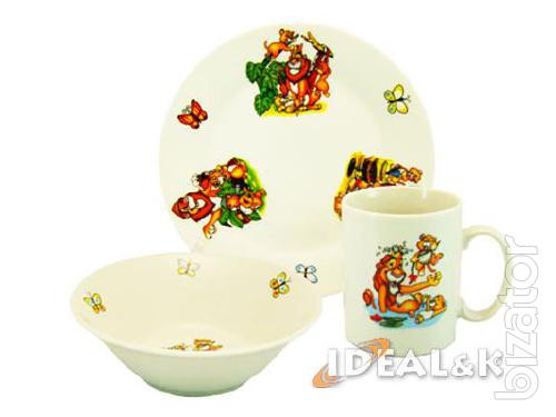 A set of children's tableware. Inexpensively. 