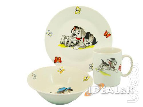 A set of children's tableware. Inexpensively. 