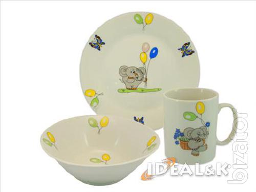 A set of children's tableware. Inexpensively. 