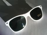 Sunglasses in classic colored rims 