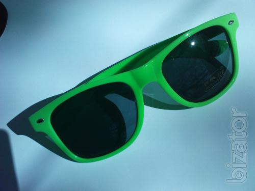 Sunglasses in classic colored rims 