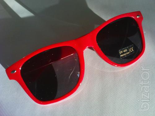 Sunglasses in classic colored rims 