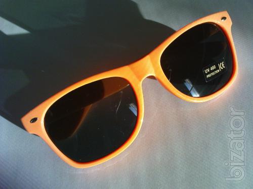 Sunglasses in classic colored rims 