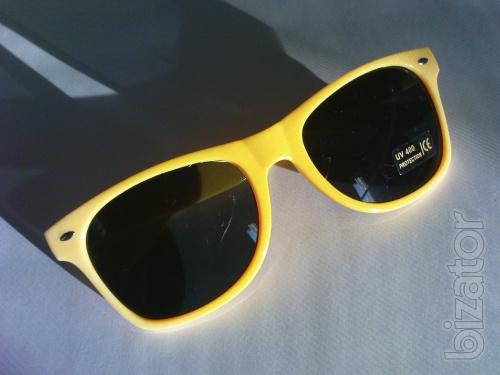 Sunglasses in classic colored rims 