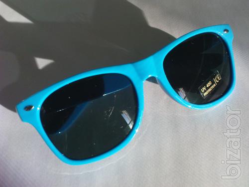 Sunglasses in classic colored rims 