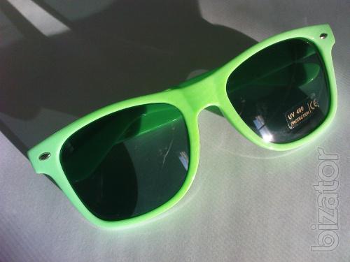 Sunglasses in classic colored rims 