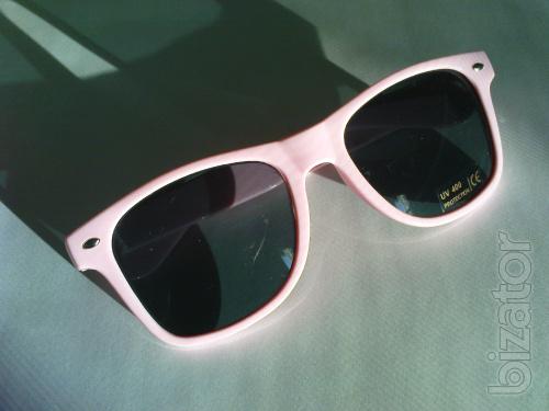 Sunglasses in classic colored rims 