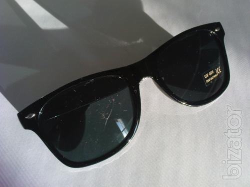 Sunglasses in classic colored rims 