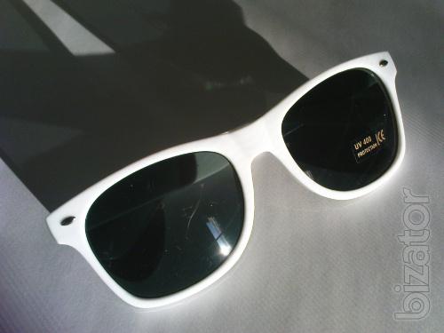 Sunglasses in classic colored rims 