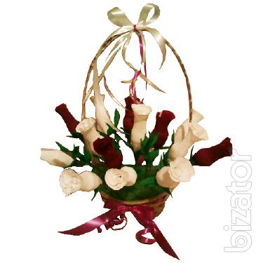 Candy bouquet Basket of roses in Bud 