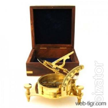 Compass with sundial in a gift box 