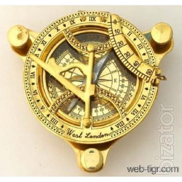 Compass with sundial in a gift box 