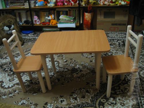Kids table with two chairs 