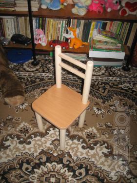 Kids table with two chairs 