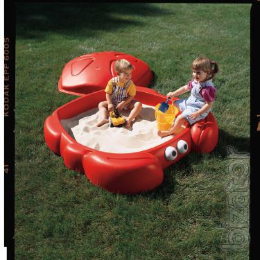 Children's sandbox with cover 