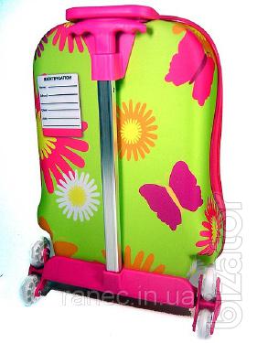 Children's suitcases on wheels for interesting trips (Italy) 