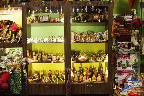 Souvenirs, gifts, decorations from natural materials 