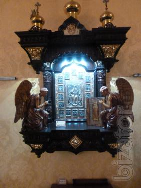 Produce angular iconostasis for the house of wood. 