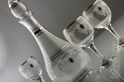 We offer wholesale exclusive dishes of Bohemian glass. 