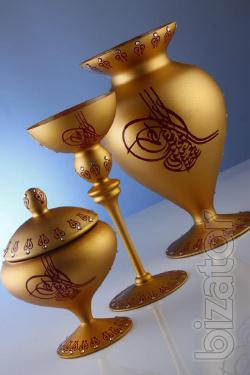 We offer wholesale exclusive dishes of Bohemian glass. 
