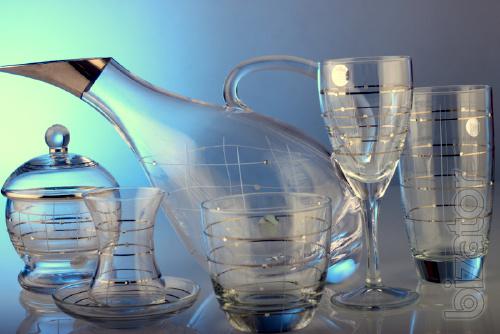 We offer wholesale exclusive dishes of Bohemian glass. 