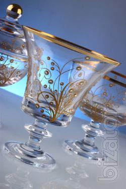We offer wholesale exclusive dishes of Bohemian glass. 