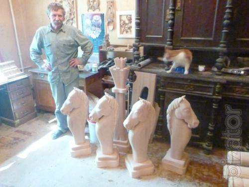 We offer a large chess, wood street. 