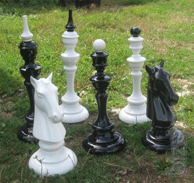 We offer a large chess, wood street. 