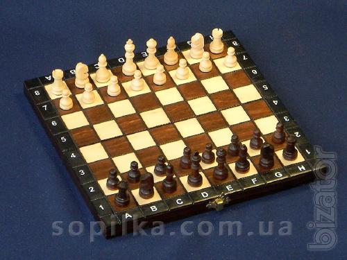 Compact wooden chess set 26 x 26 cm 