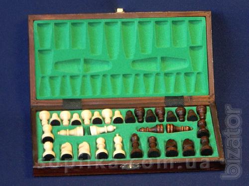 Compact wooden chess set 26 x 26 cm 
