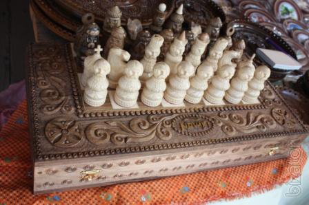 We offer backgammon and chess wholesale. 