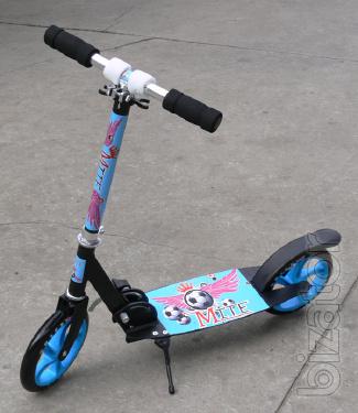 Children's sporting goods: bicycles, roller skates, scooters, skateboards 