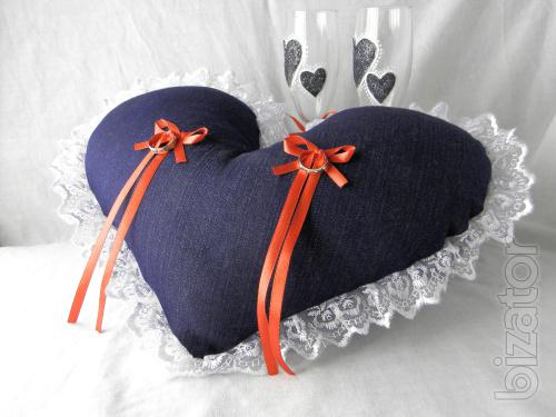 Cushion for engagement rings 