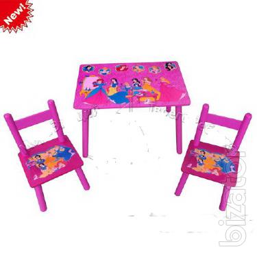 Table with 2 kids umya chairs 