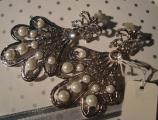 After the store closed, jewelry and accessories are selling off remaining stock 