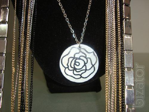 After the store closed, jewelry and accessories are selling off remaining stock 