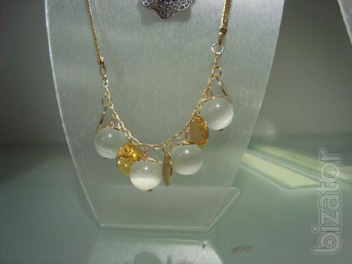After the store closed, jewelry and accessories are selling off remaining stock 