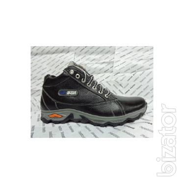 Winter men's sports shoes with 40 45 dimensions. 