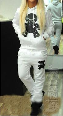Women's tracksuits at low prices 