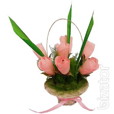 Candy bouquet Basket pink roses 