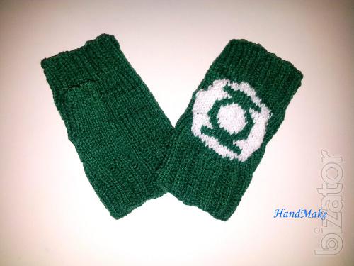 Knitted fingerless Green lantern 