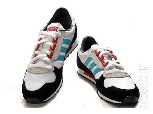Women's Adidas sneakers julrunne. 