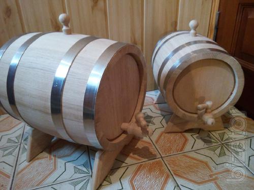 Produce oak barrels for drinks 