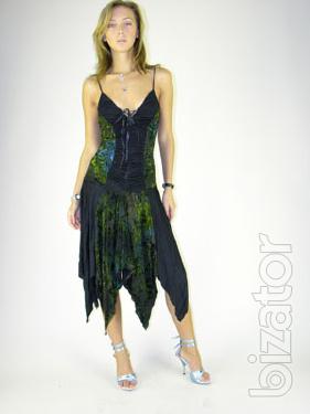 Wedding salon “St Queen” offers evening dresses for prom (dresses are made in USA). 