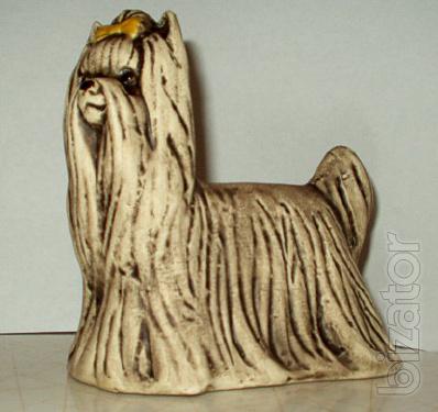 Dog statuettes from porcelain, faience, majolica 